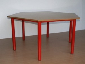 Stół szkolny sześciokątny z rury okrągłej
